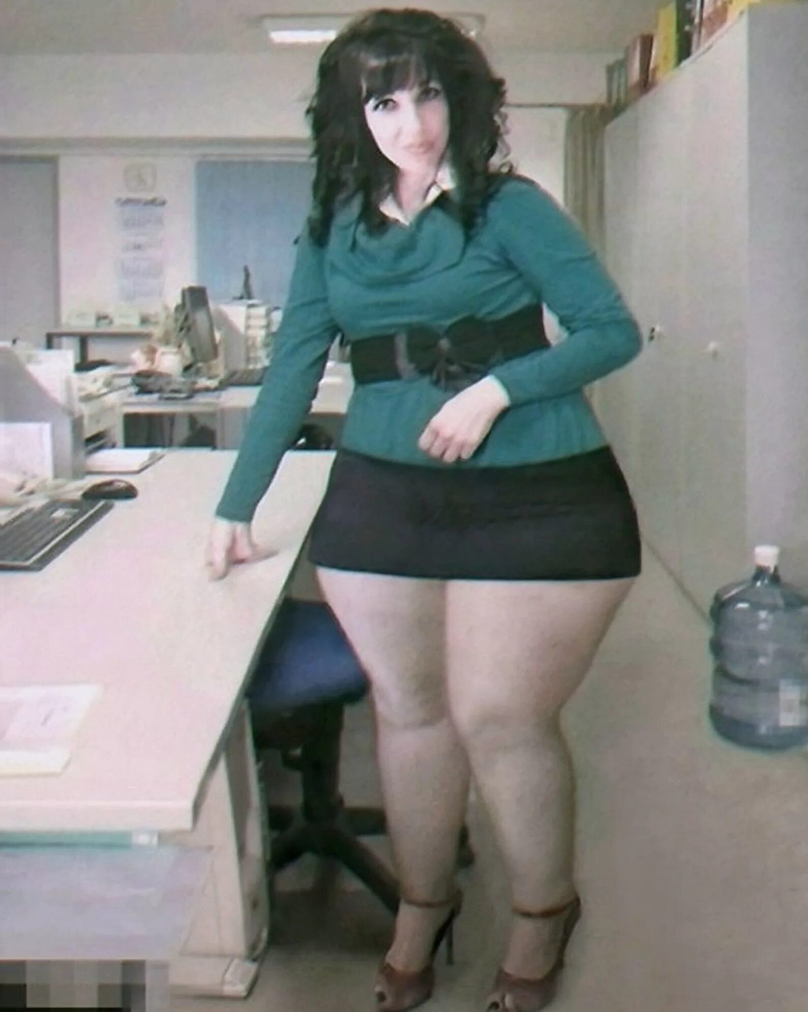 Толстые учителя. Пухлая учительница. Толстая училка в школе. Сочные женщины в возрасте. Зрелые секретарши толстые.