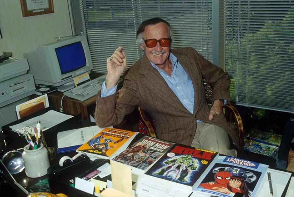 Сколько стоит писатель. Стэнли в молодости. Stan Lee в молодости. Стэн ли Марвел молодой.