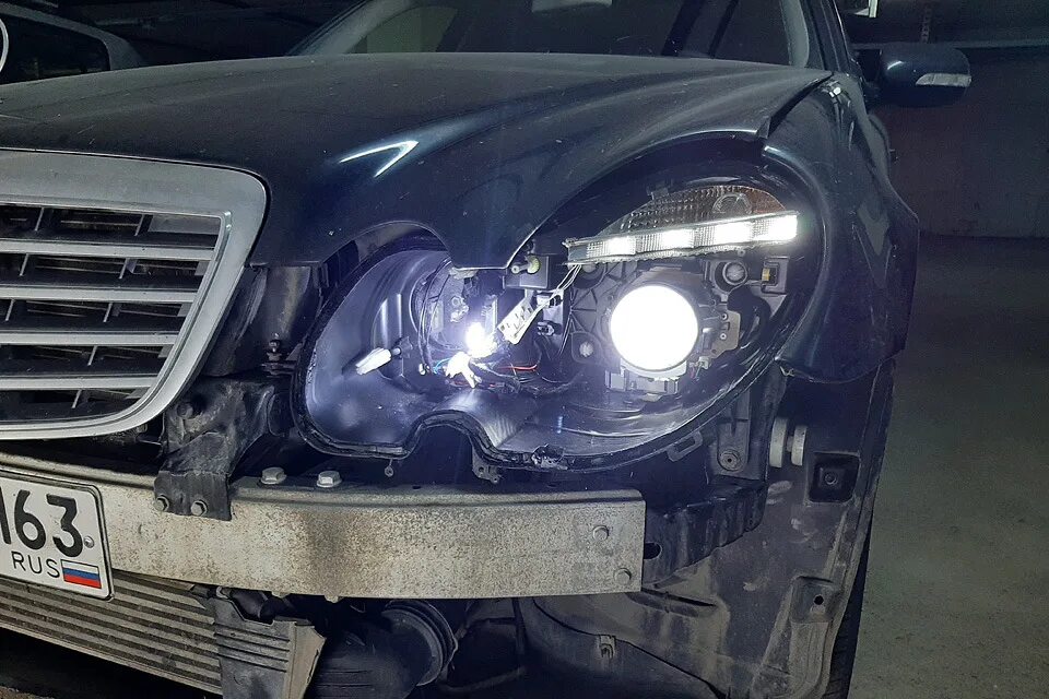 211 bi. Линзы на Мерседес w211. W211 bi led. W208 Mercedes bi led. Линза w211 bi led.