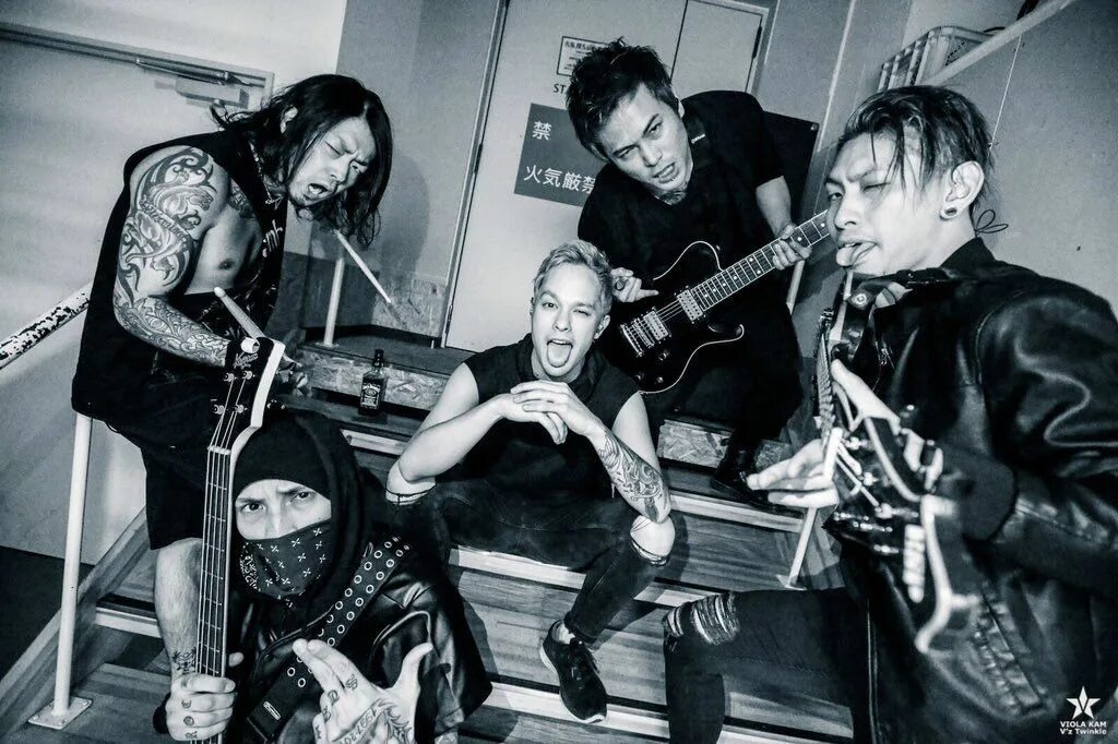 Группа cold. Cold группа 2020. Coldrain солист. Coldrain японский музыкальная группа.