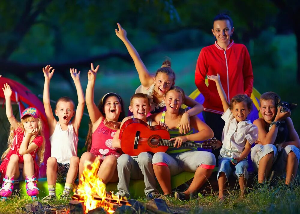 Child camping. Детский лагерь. Детский летний лагерь. Дети в лагере. Дети летом в лагере.