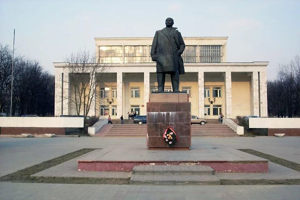 Центральная вяземский. Памятник Ленину (Смоленск). Ярцево памятник Ленину. Памятник Ленину в Смоленске Смоленской области. Памятник Ленину Вязьма 1959.