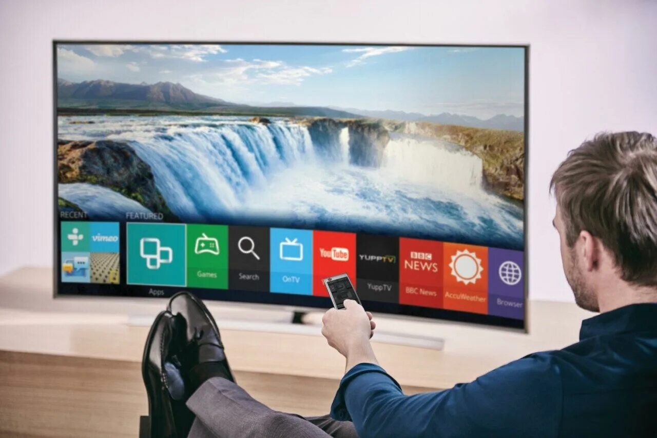 Фай к телевизору. Телевизор самсунг смарт ТВ. Samsung Smart TV-ue75au7500uxce. Samsung Smart TV 32 первый смарт. Samsung Smart q100t.