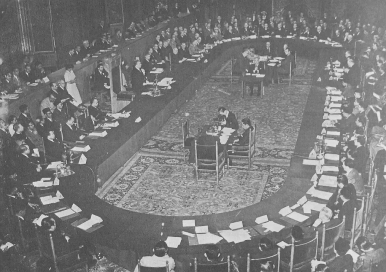 Международная конференция в гааге. Гаагская Мирная конференция 1907. Гаагские конференции 1899 и 1907. Международная конференция в Гааге 1899.