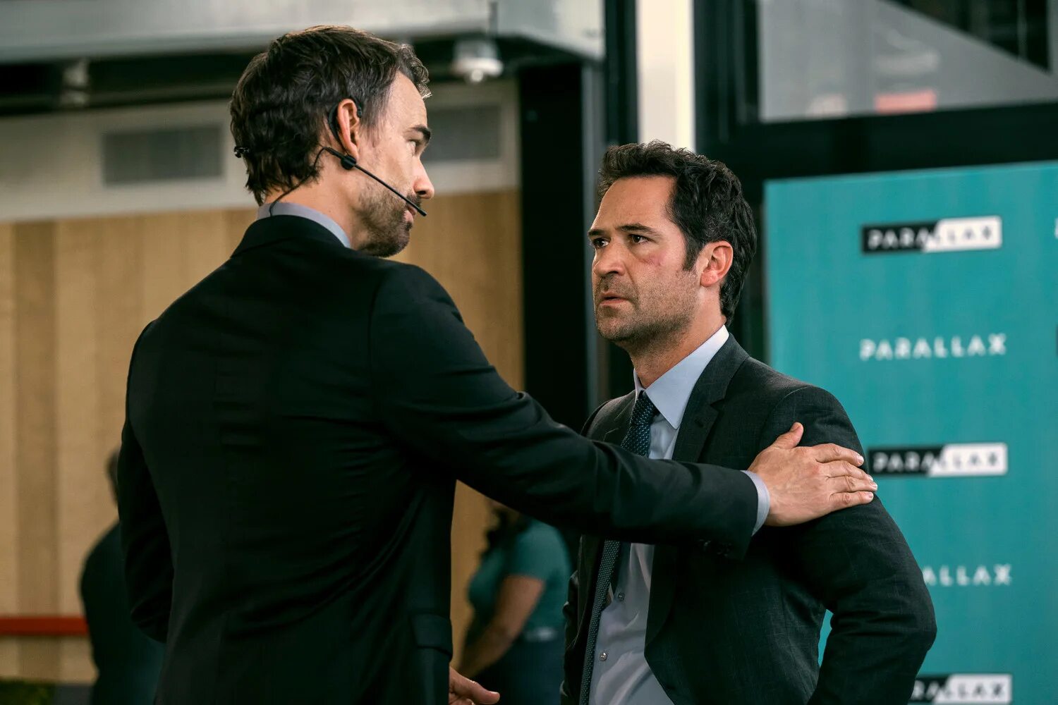 Линкольн для адвоката сериал 2022 постер. Линкольн для адвоката. Линкольн для адвоката сериал с 2022 г. Линкольн для адвоката 2022. The lincoln lawyer 2022.