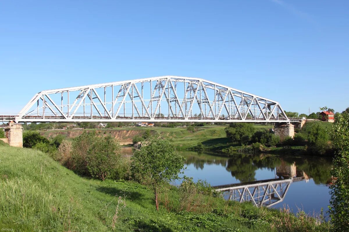 Железнодорожный мост через реку дон. Железнодорожный мост через реку енисей. Б в г д мост. А набережная у моста архангельск. Железнодорожный мост через реку обь.