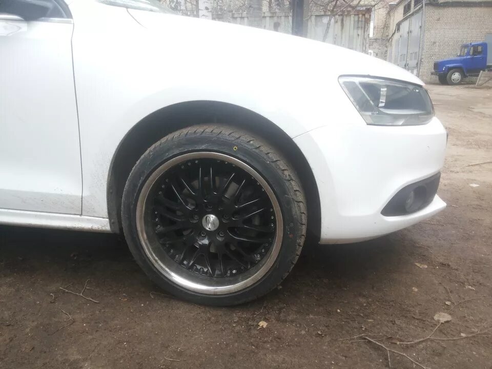 235 диски. 225/40 R18 на 8.5j. 225 50 R18 8.5j колеса. R18 7.5j резина 225/40. 225/40 R18 8j.