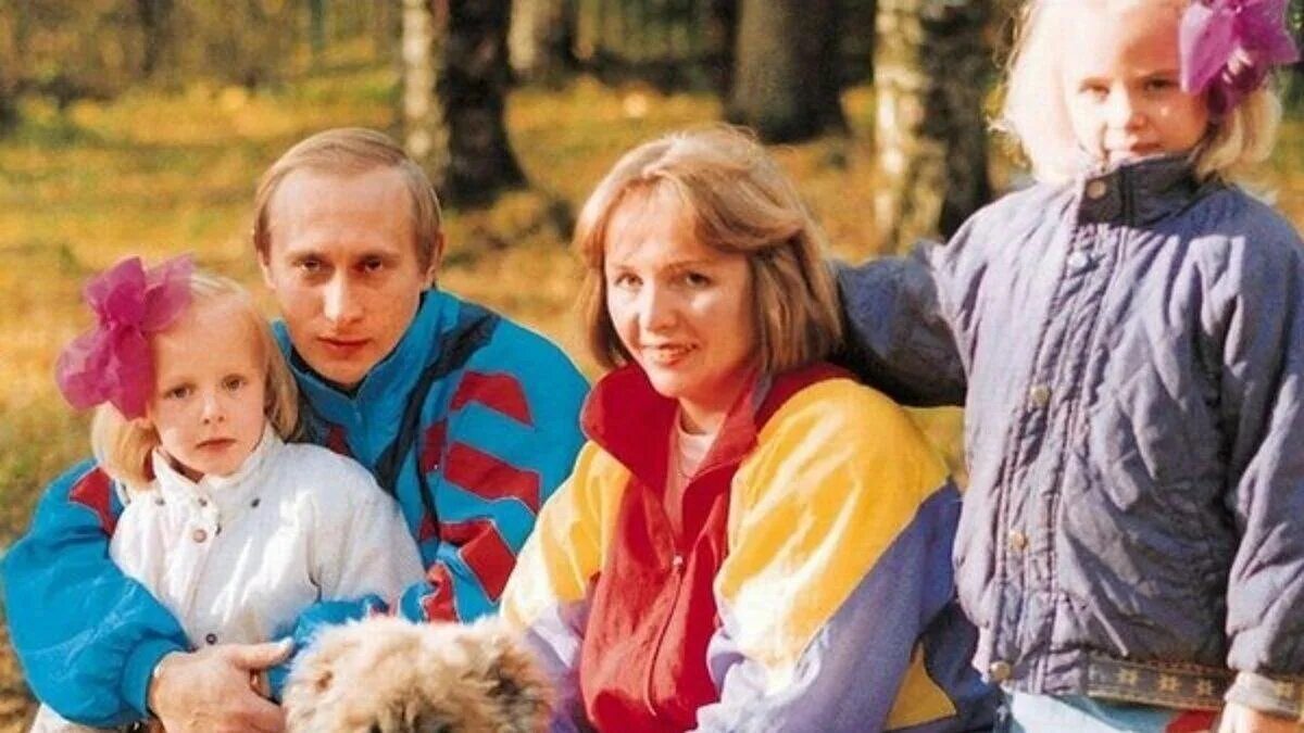 Где сейчас живет дочь. Путин Владимир Владимирович семья. Владимир Путин с дочерьми. Семья Путина 2021. Семья Путина Владимира Владимировича дочери.