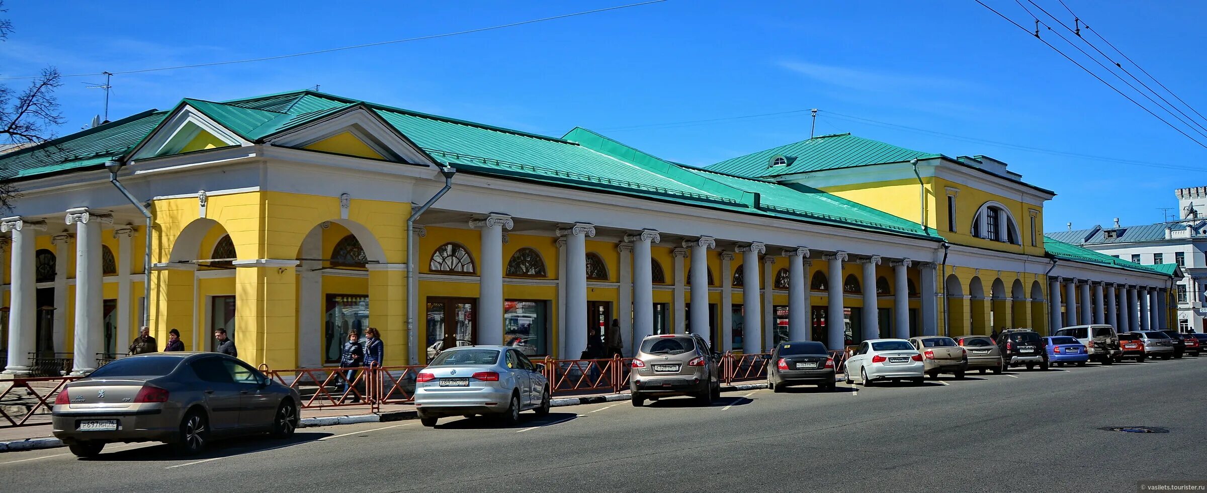 Гостиный двор современные. Гостиный двор Ярославль. Ротонда Гостиного двора Ярославль. Гостиный двор Ярославль история. Архитектура Ярославля Гостиный двор.