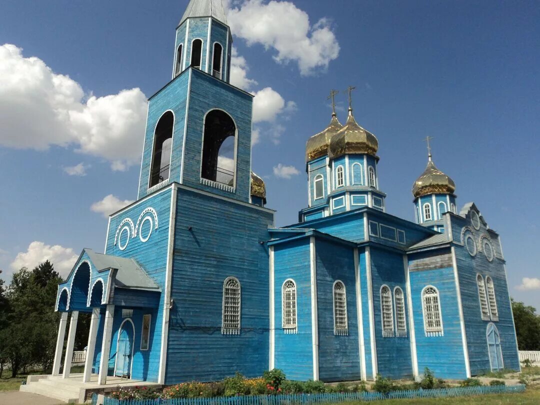 Погода в курске ставропольский край. Церковь село Благодатное Ставропольский край. Храм село Ореховка Ставропольский край. Село Высоцкое Петровский район. Церковь Высоцкое Ставропольский край.