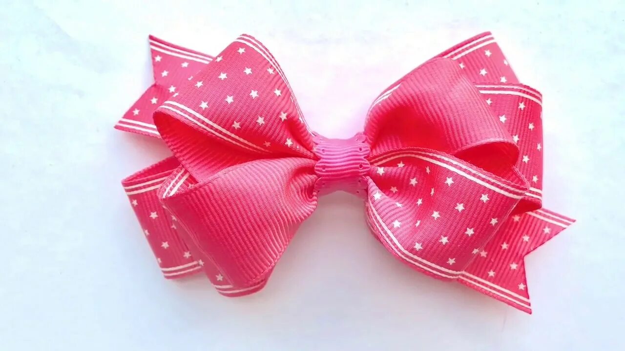 Техника плоский бант увеличение. Бантик из ленты. Красивый бантик. Бантик из ленточки. Плоский бант.