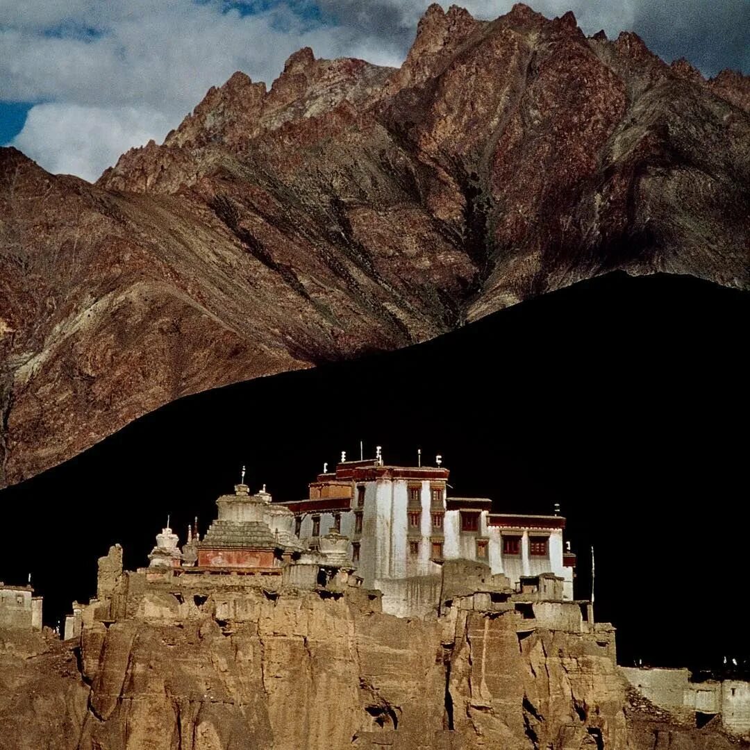 Ламаюру Ладакх. Монастырь горы Тибет бутан Индия. Ступы Стонгдей Гомпа.. Непал красивые места.