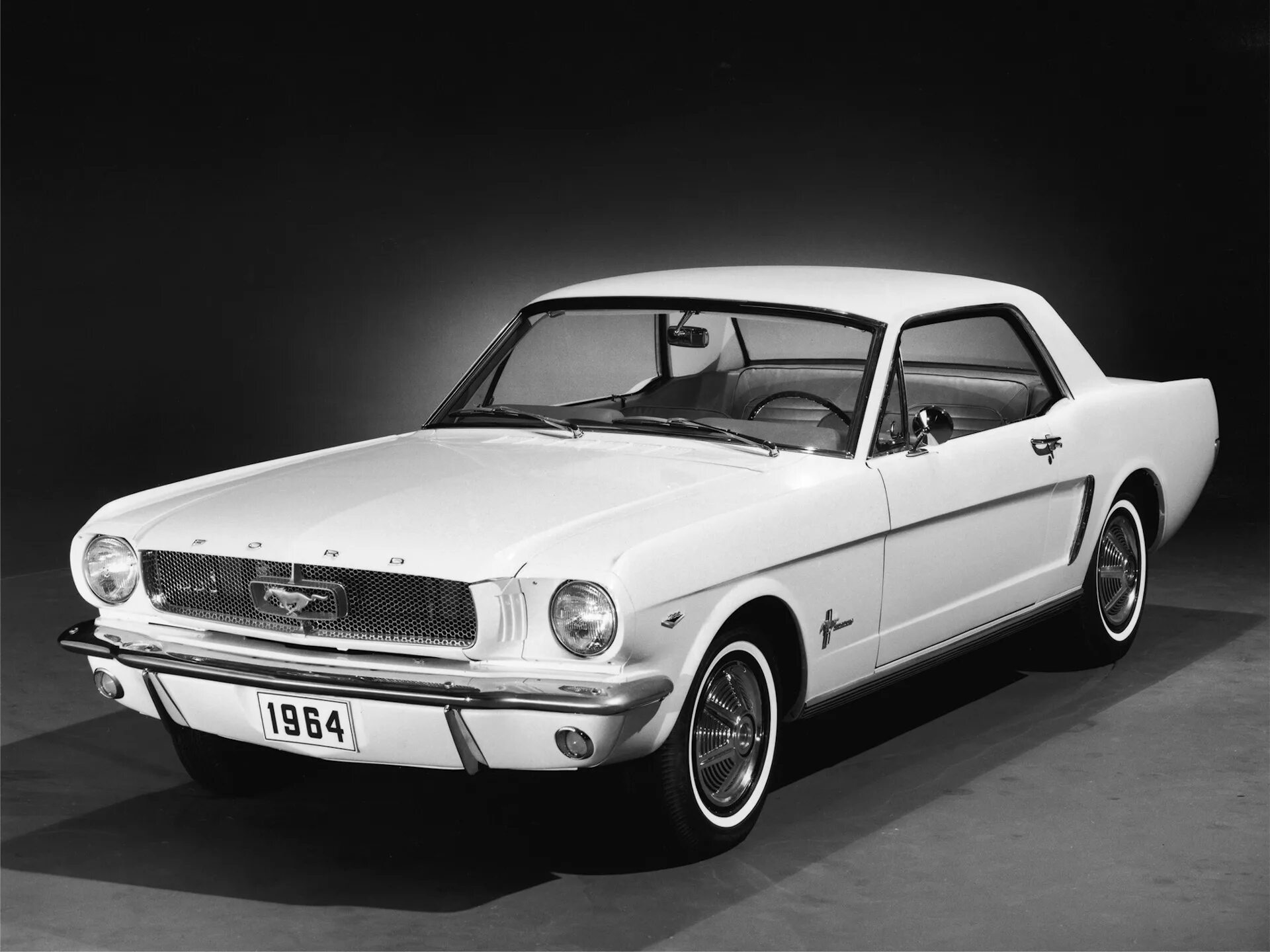 Форд Мустанг 1964. Форд Мустанг 1 поколения. Первый Форд Мустанг 1964. Ford Mustang Coupe 1964. Первое поколение автомобилей