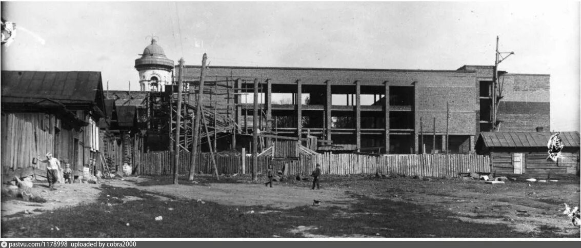 Исетский завод 1920-е. Старые заводы екатеринбурга. Екатеринбург 18 века верх исетский завод. Императорская гранильная фабрика в екатеринбурге. Старый завод верхняя салда.