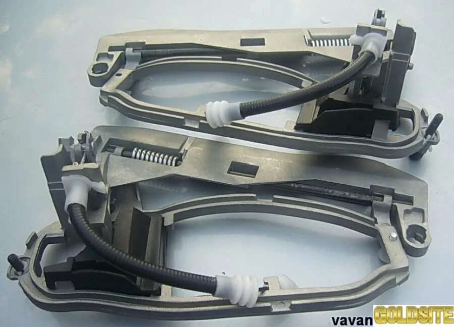 Ручка бмв х5 е53 двери водительской. Механизм ручки двери бмв х5 е53. Трос наружной ручки двери l=r bmw x5(e70) ganz gij16027. Ручки на бмв х5 е53. Ручка двери бмв х5 е53.