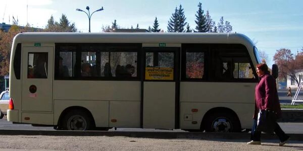Автобус оз. Кыштым автобус. маршрутки кыштым. автобус челябинск кыштым. автобус на озере.