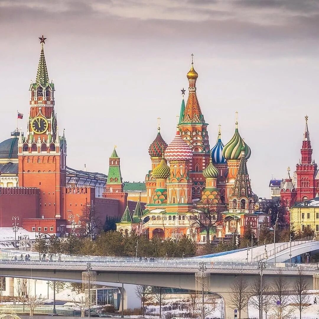В 1 есть города. Кремль. Красивые места в Москве. Москва красиво. Московский Кремль Москва.