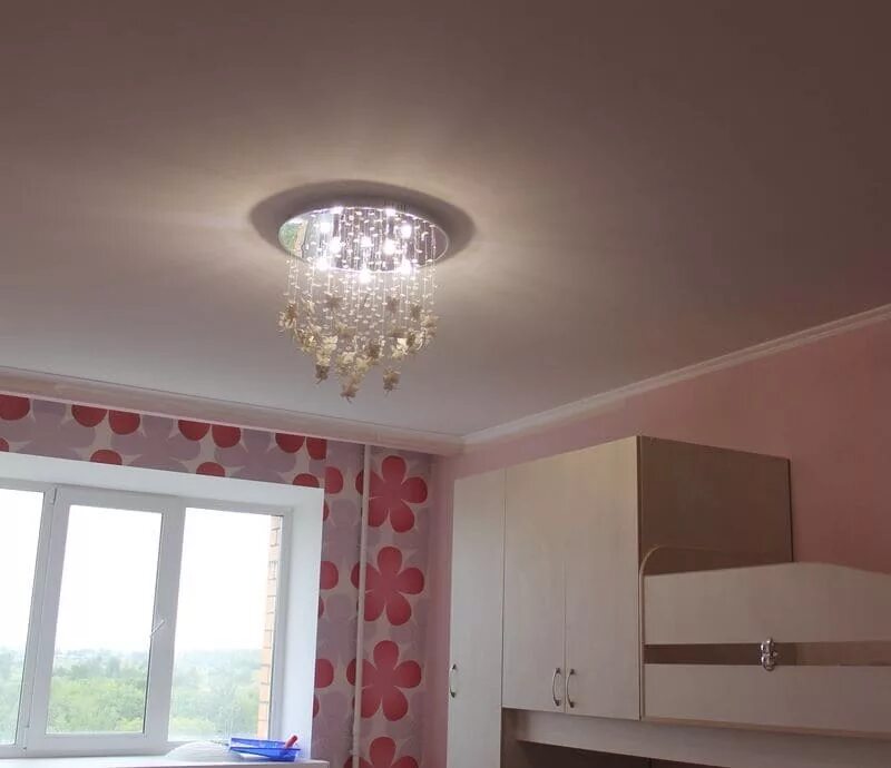 Навесные потолки матовые. Установка сатиновых натяжных потолков. Натяжной потолок матовый белый сатин мсд премиум. Белый сатиновый натяжной потолок. Установка сатиновых натяжных потолков.