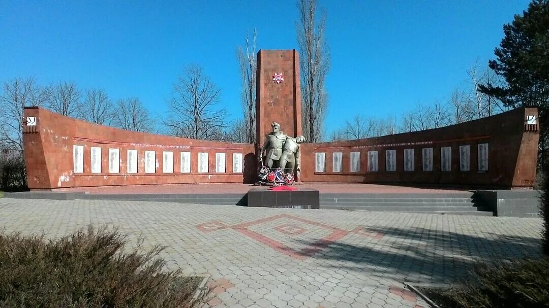 Памятники в лабинске. Братский Усть-Лабинский район мемориал. Хутор Братский Усть Лабинский район. Краснодарский край Усть Лабинский район Хутор. Краснодарский край х. Братский Усть-Лабинский.