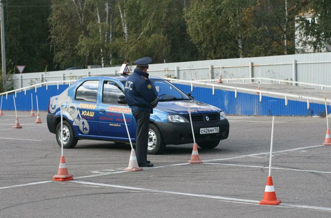 Сдача экзамена в гибдд в 2024г. Экзамен ГИБДД. Автодром экзамен. Экзамен в автошколе. Экзамен в ГАИ вождение.