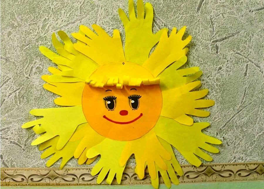 Приветливое солнце. Поделка солнышко. Поделка солнце из бумаги. Поделка солнышко в детский сад. Поделка объемное солнце.