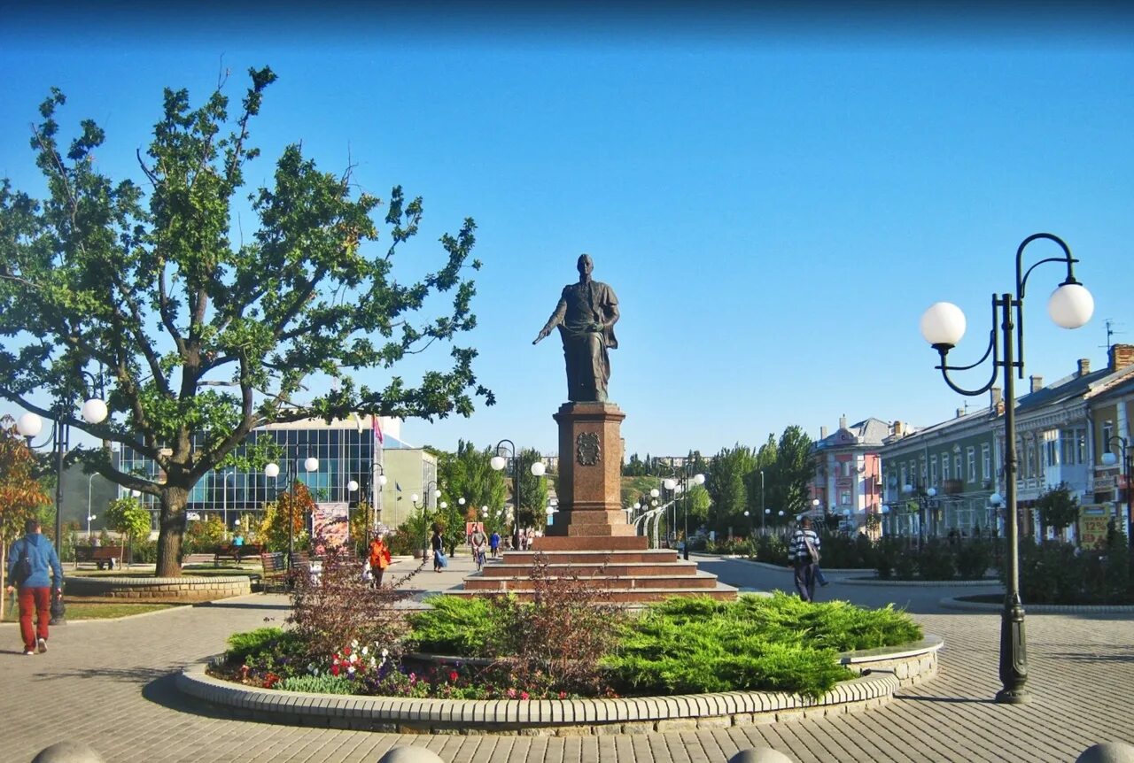 Объявления бердянск. Бердянск площадь. бердянск площадь города. памятник графу воронцову в бердянске. бердянск центральная площадь.