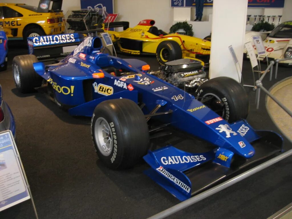 Прост формула 1. F1 Prost Team 2000. F1 2000 Prost. Prost f1 1998. Prost f1 2001.
