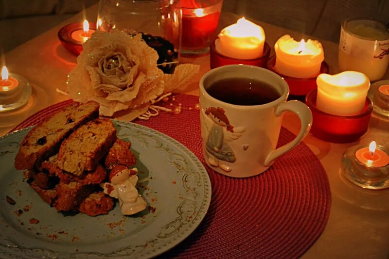 Чай теплый вечер. Вечернее чаепитие. Чаепитие при свечах. Вечер чай. Чай свечи.