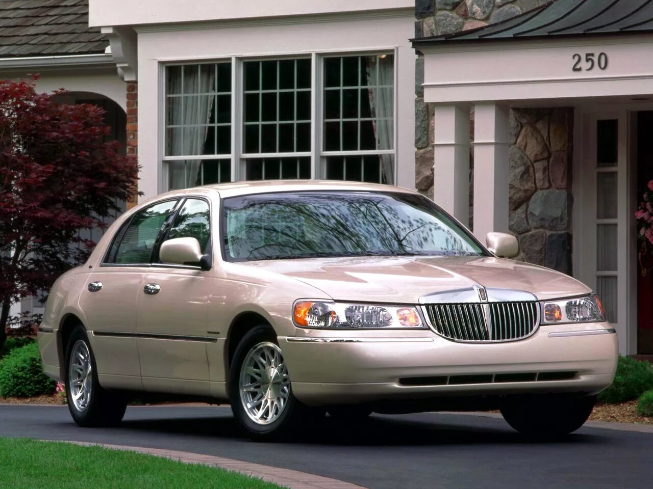 Lincoln Town car 1998. Lincoln Town car 2001. Lincoln Таун кар 1998. Lincoln Town car.