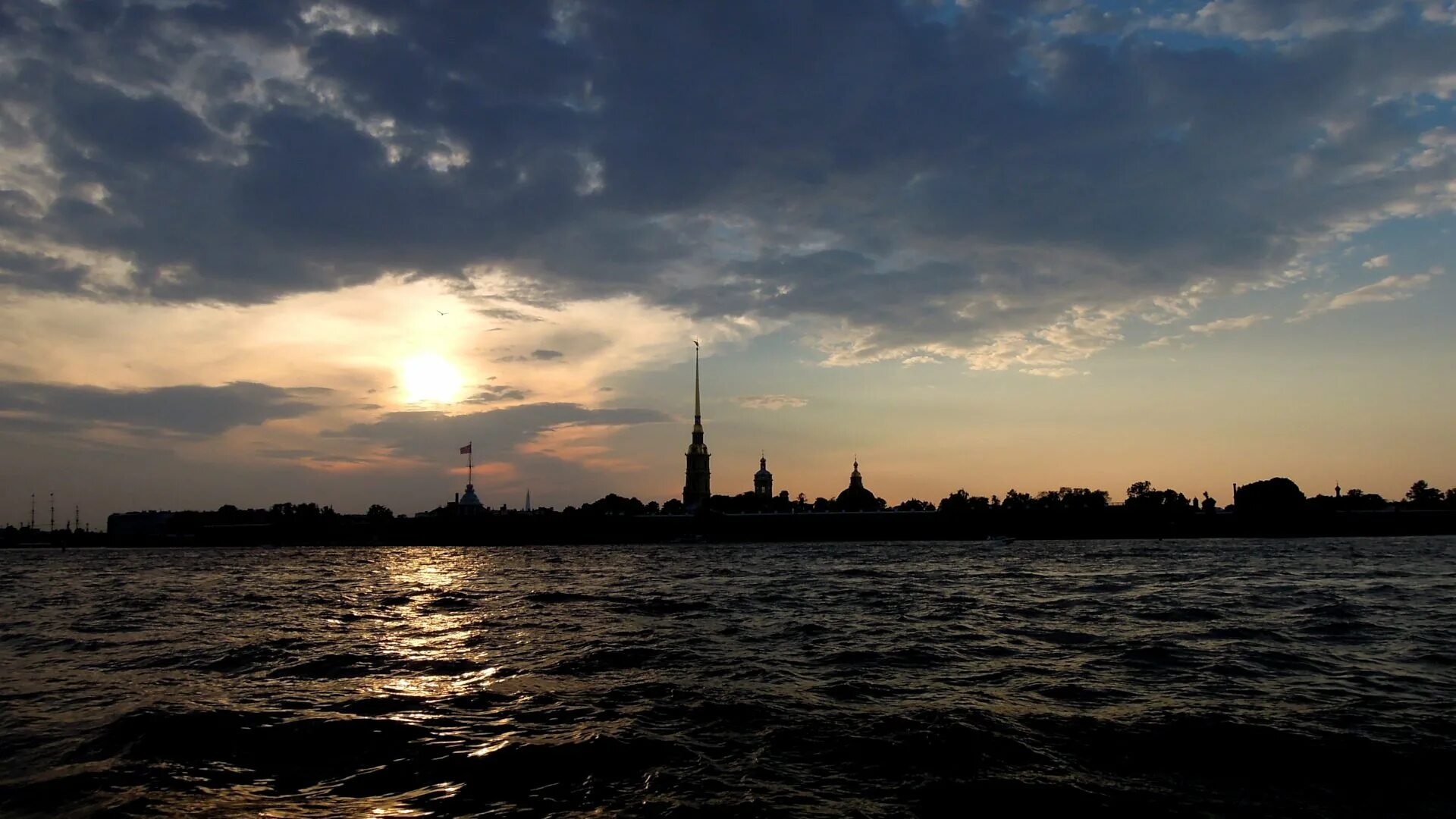 Белые ночи Санкт-Петербург. Явление белые ночи в Санкт-Петербурге. Адмиралтейство в Санкт-Петербурге белые ночи. Петропавловская крепость белые ночи.