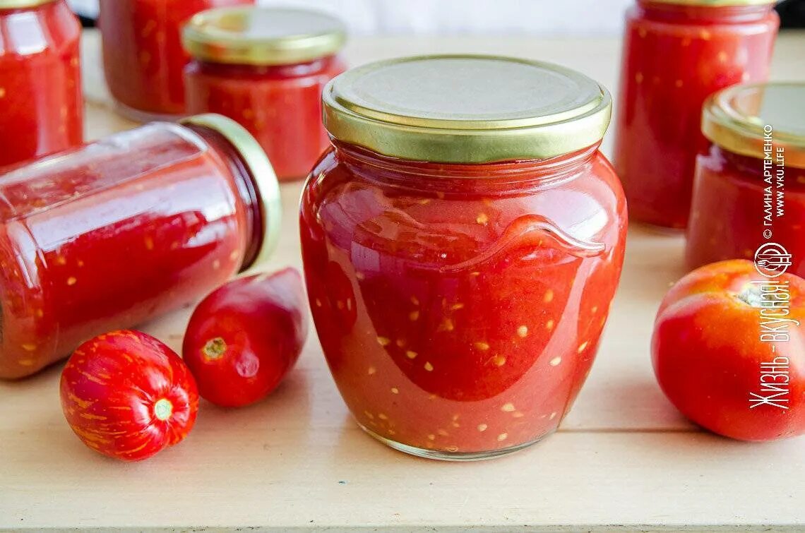 Приготовить вкусные помидоры на зиму. Заготовки на зиму. Заготовки из помидор. Томаты на зиму заготовки. Закрутки из помидоров.