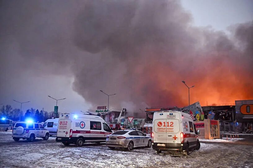 Оби мега Химки пожар. Пожар в ТЦ мега. Пожаре в гипермаркете Obi. Торговый центр мега Химки сгорел. Тоже сгорела