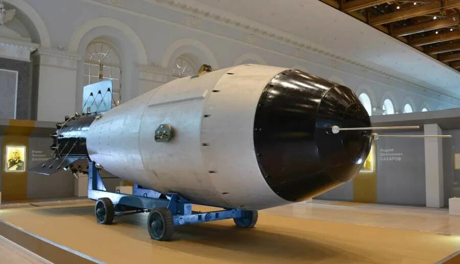 Что сильнее водородной бомбы. Царь-бомба (ан602) – 58 мегатонн. Царь бомба 100 мегатонн. Ан602 царь-бомба взрыв. Ан602 термоядерная бомба — «царь-бомба» (58,6 мегатонн).