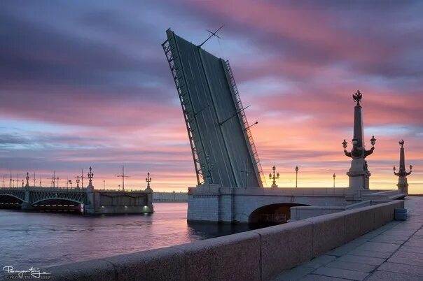 We know they move, but how do they work? St.Petersburg’s soaring drawbridges und