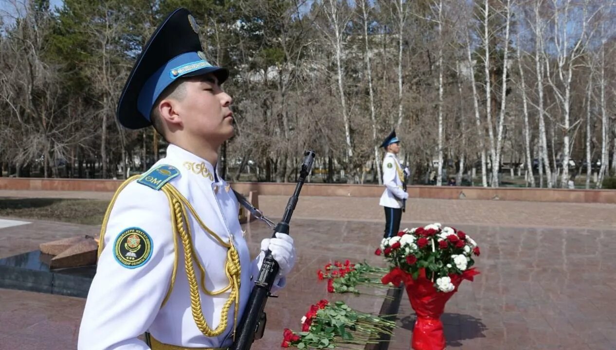 7 мая праздник в казахстане. 7 Мая Казахстан. День Вооруженных сил Казахстана. День защитника Отечества Казахстан. Почетный караул вс Армении.