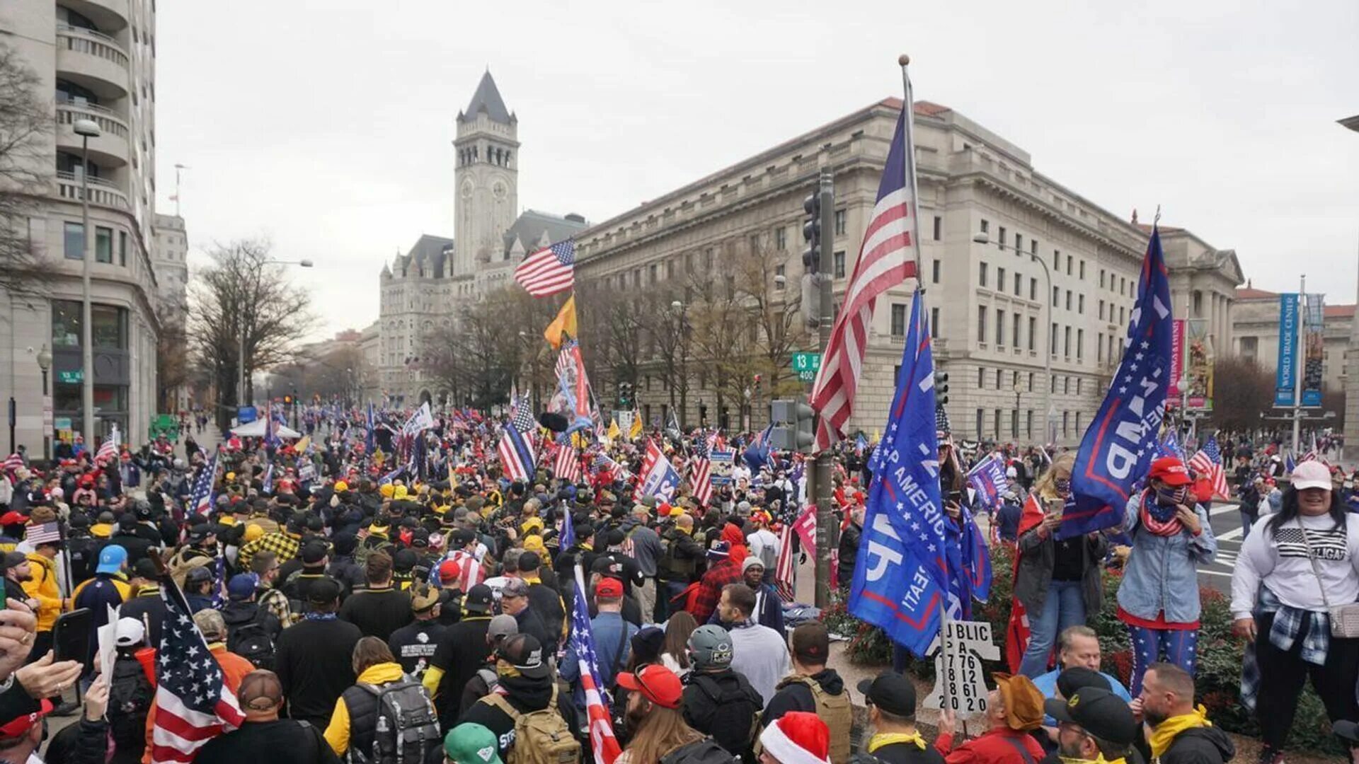 Митинги в США. Митинг в Америке. На Вашингтон митинг. Белый дом США митинг. Митинги в америке