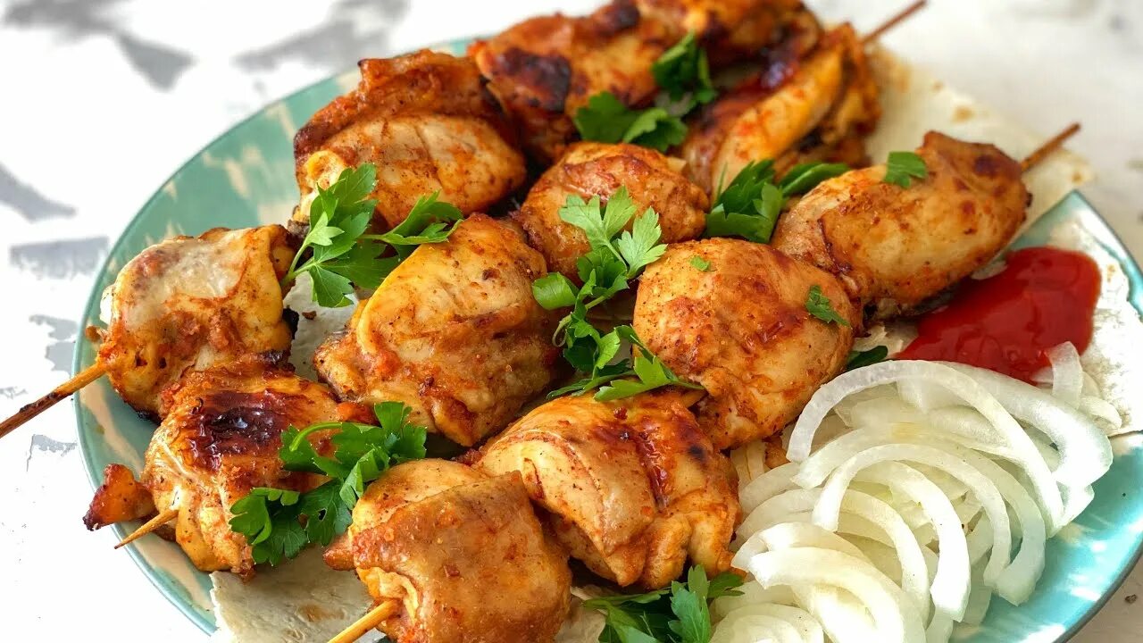 Шашлык из куриного филе в духовке. Шашлык из курицы. домашний шашлык из курицы на мангале. готовый шашлык из курицы. шашлык из куриных ножек в духовке.