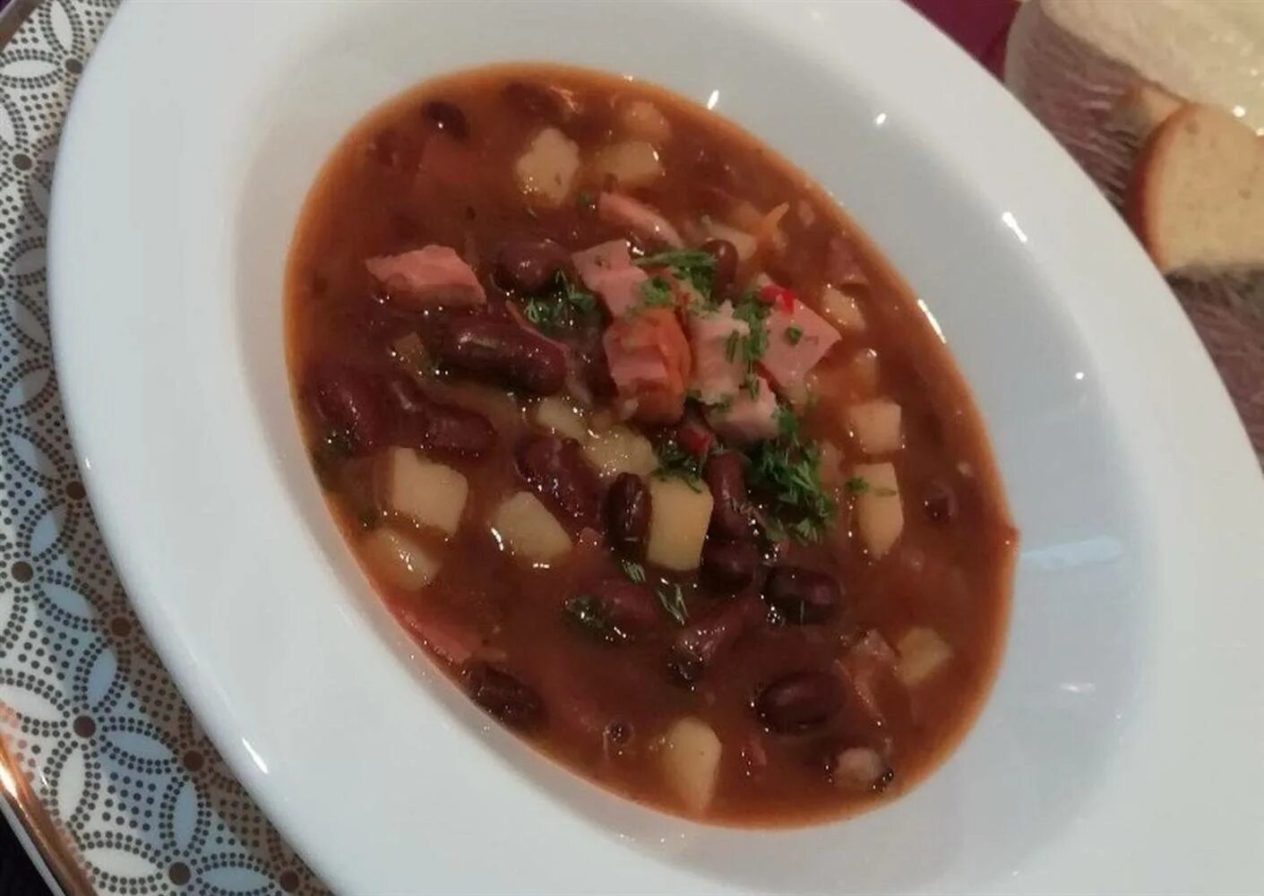 Аргентинский фасолевый суп. Суп с фасолью и мясом. Фасолевый суп с красной фасолью. Фасолевый суп дагестанский. Рецепт супа из фасоли белой сухой.