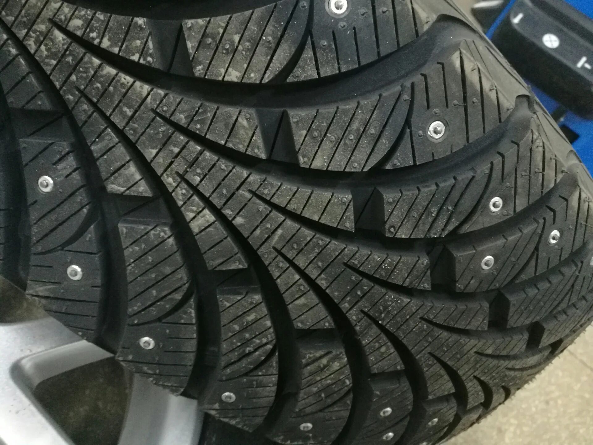 215 65 16 шипы купить. Sava Eskimo stud 185/60 r15. Шипованная резина r15 Sava. Зимняя резина Sava r19 шипы. Sava Eskimo stud.