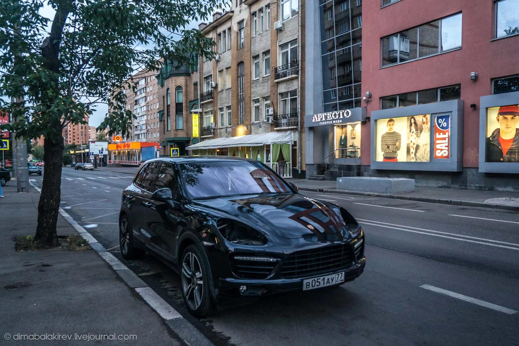 Porsche cayenne кража фар. Каен и туарег без фар. Porsche cayenne 2008 без фар. Porsche cayenne 2008 без фар. Volvo xc60 украли фары.