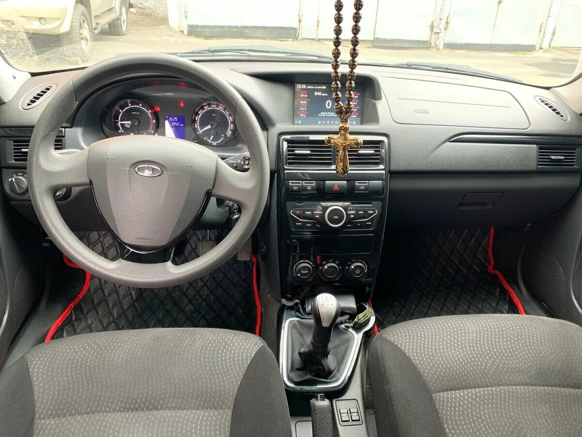 приора люкс 2014 года хэтчбек. Lada priora 2018 салон. лада приора 2 серебристая комплектация норма. лада приора 1 поколения люкс. приора 2012 люкс.