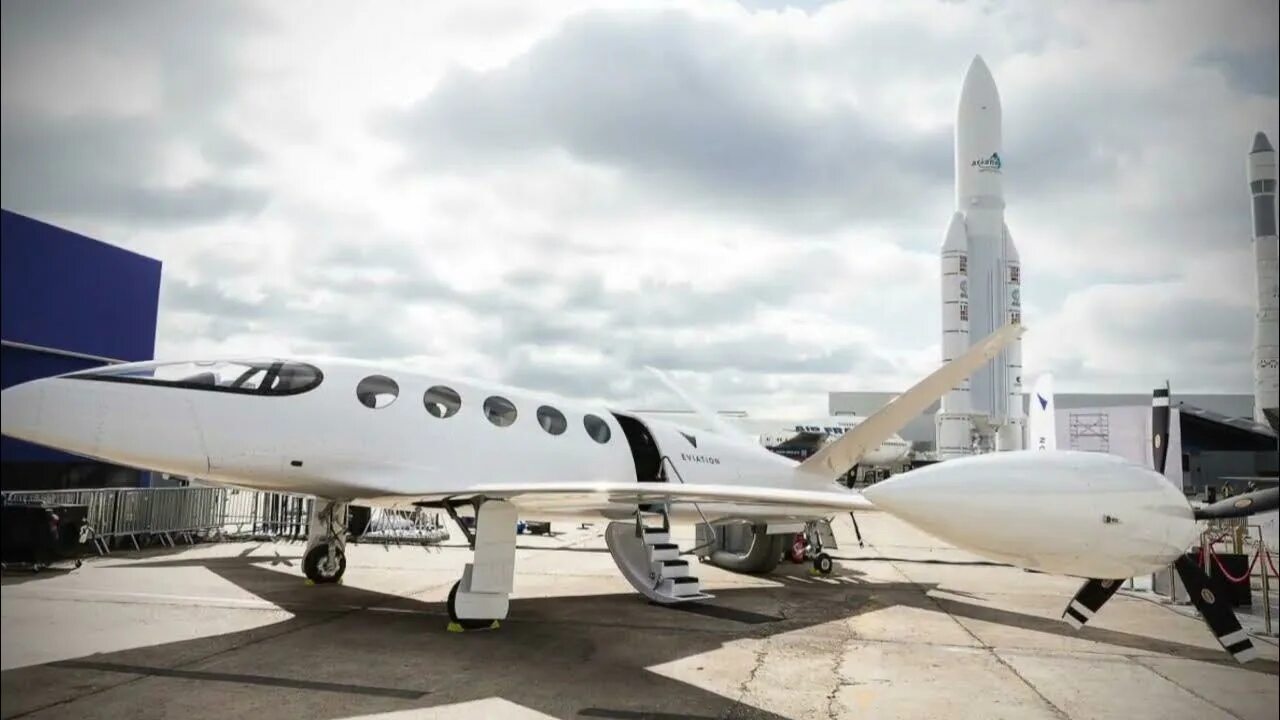 Более электрический самолет. Электрический самолет. Rolls royce spirit of innovation. Rolls royce электросамолет. E-fan самолет.