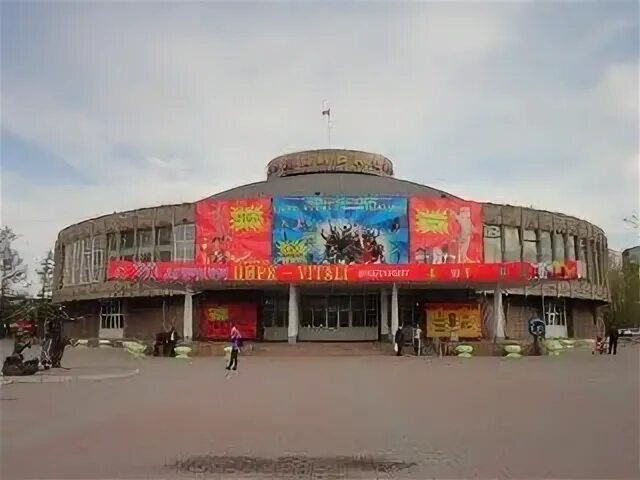 Красноярский государственный цирк красноярск. Цирк здание. Красноярский государственный цирк красноярск. Цирк красноярск 2024 возле июня. Красноярский государственный цирк красноярск.