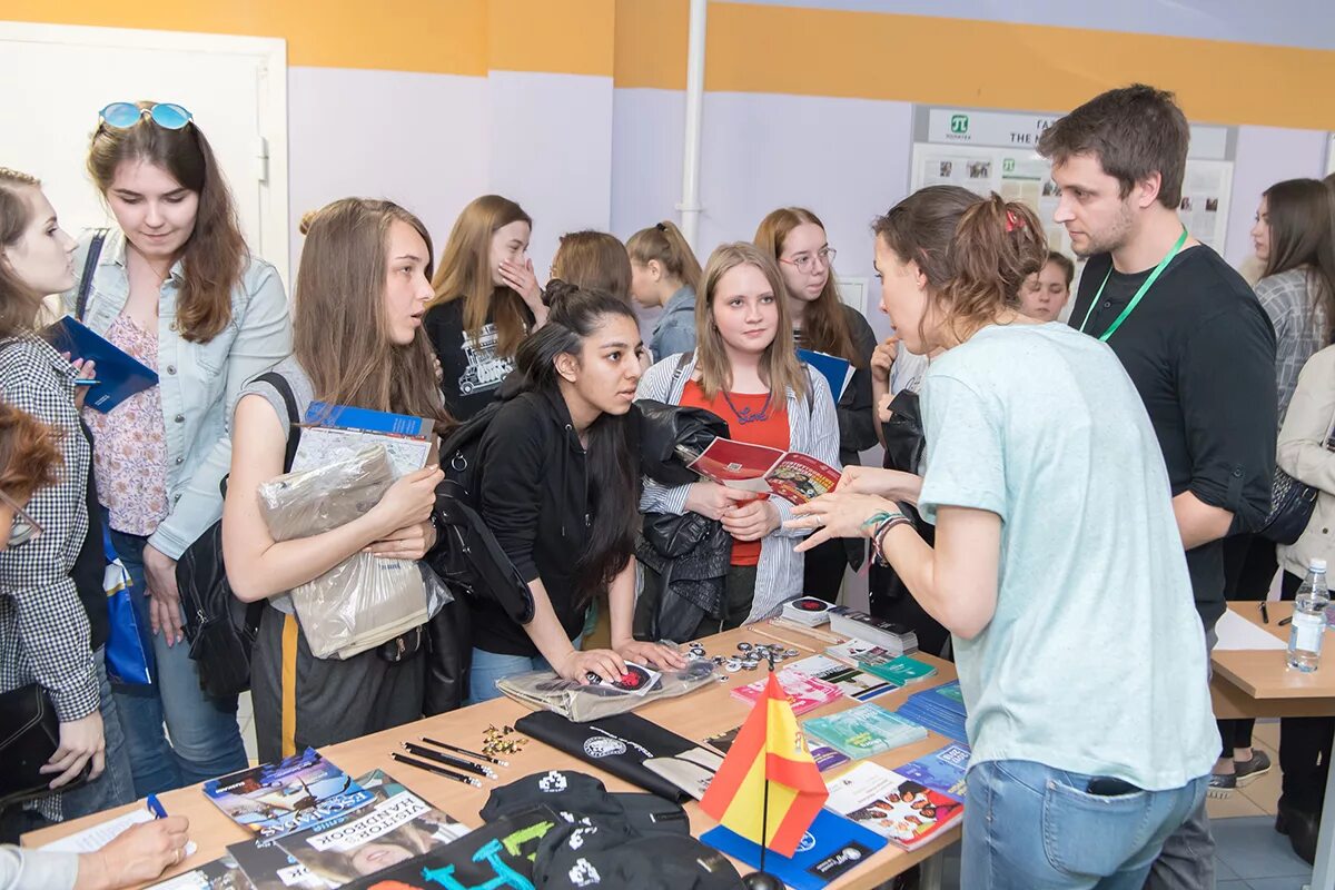 Мероприятия для первокурсников. Студенческие молодежные мероприятия. Студенты на внеклассных мероприятиях. Университетские мероприятия. Внеклассные мероприятия студенты