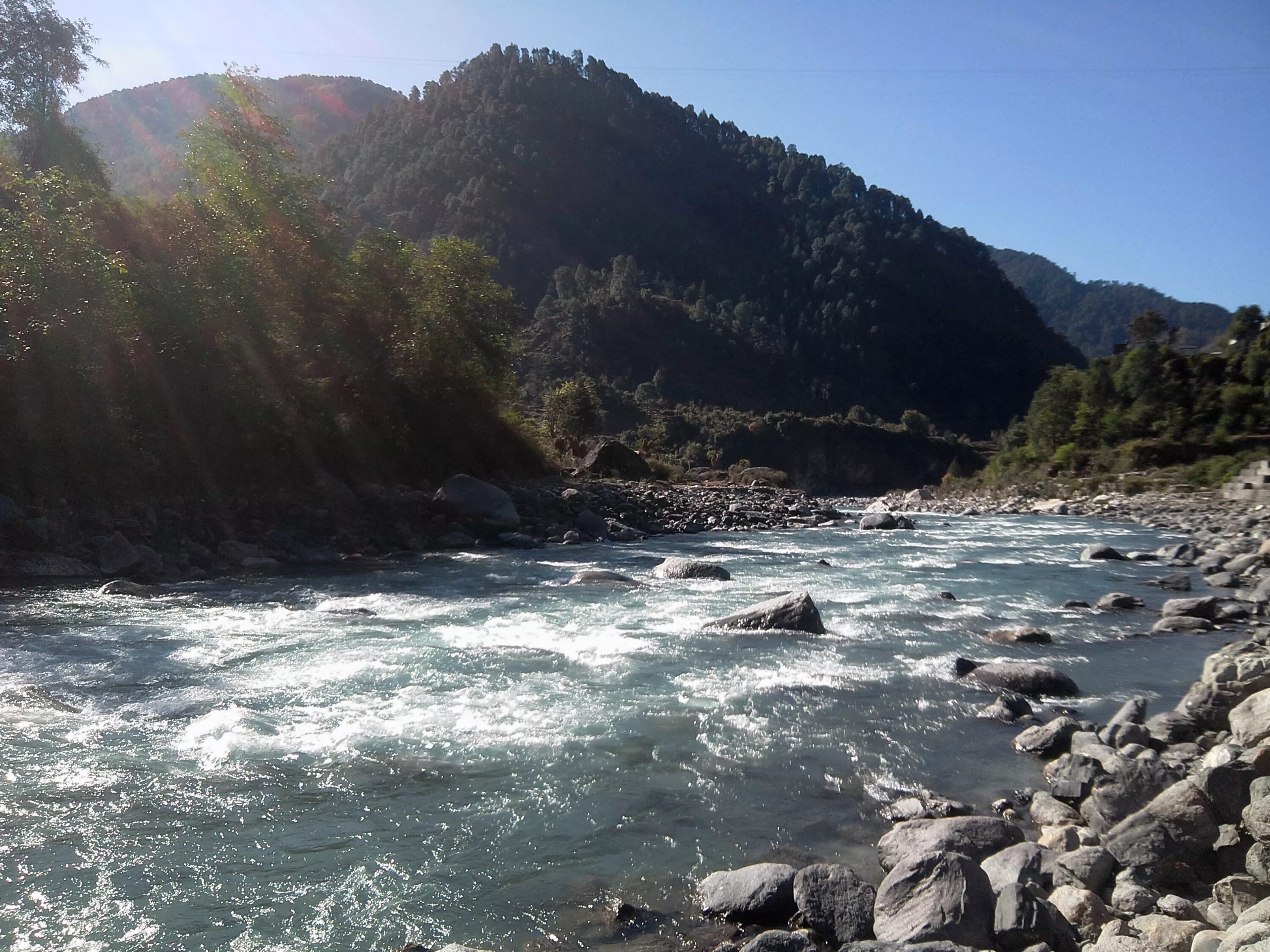 Река Ганга в Гималаях. Гималаи Индия река ганг. Исток реки ганг. Реки Гималаев.