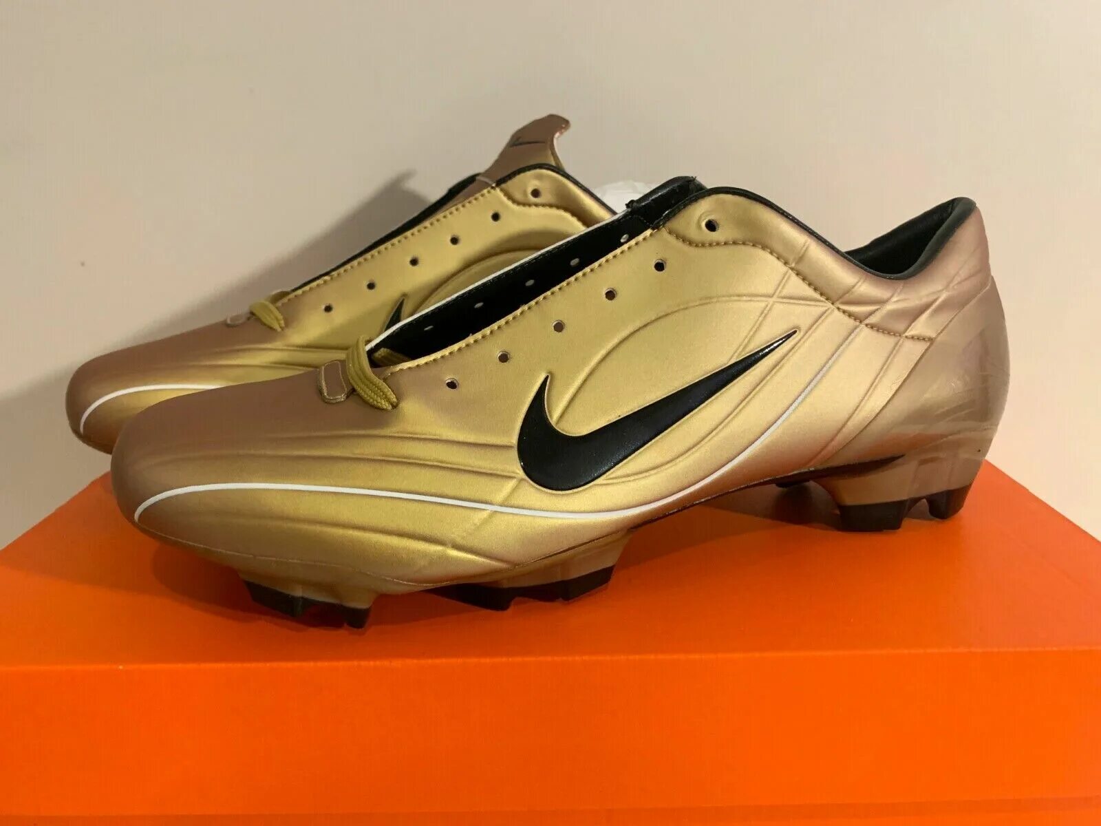 Nike Mercurial Vapor r9. Nike Mercurial r9. Nike Mercurial Vapor 2 золото. Бутсы Ronaldo r9. Найк р