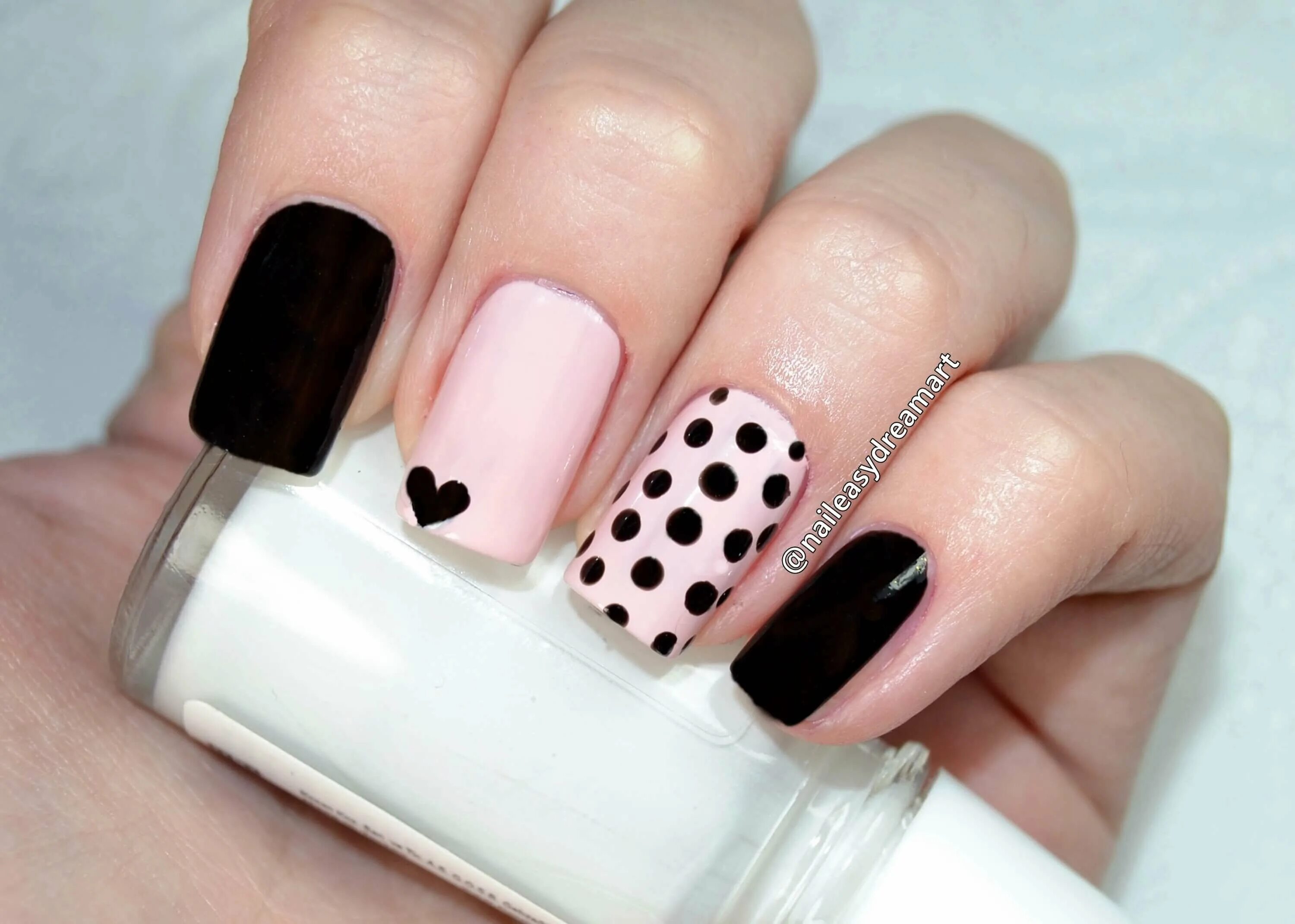 маникюр простой и красивый. маникюр в горошек. красивый стильный маникюр. ногти легкий дизайн фото. камифубуки дизайн.