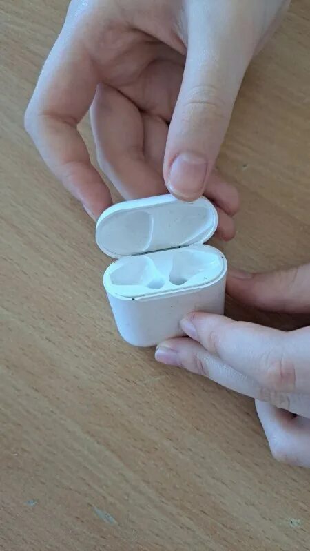 Как найти кейс от наушников дома. Аирподсы 2. Аирподс 1. Как найти кейс от наушников дома. Как найти кейс от наушников дома.