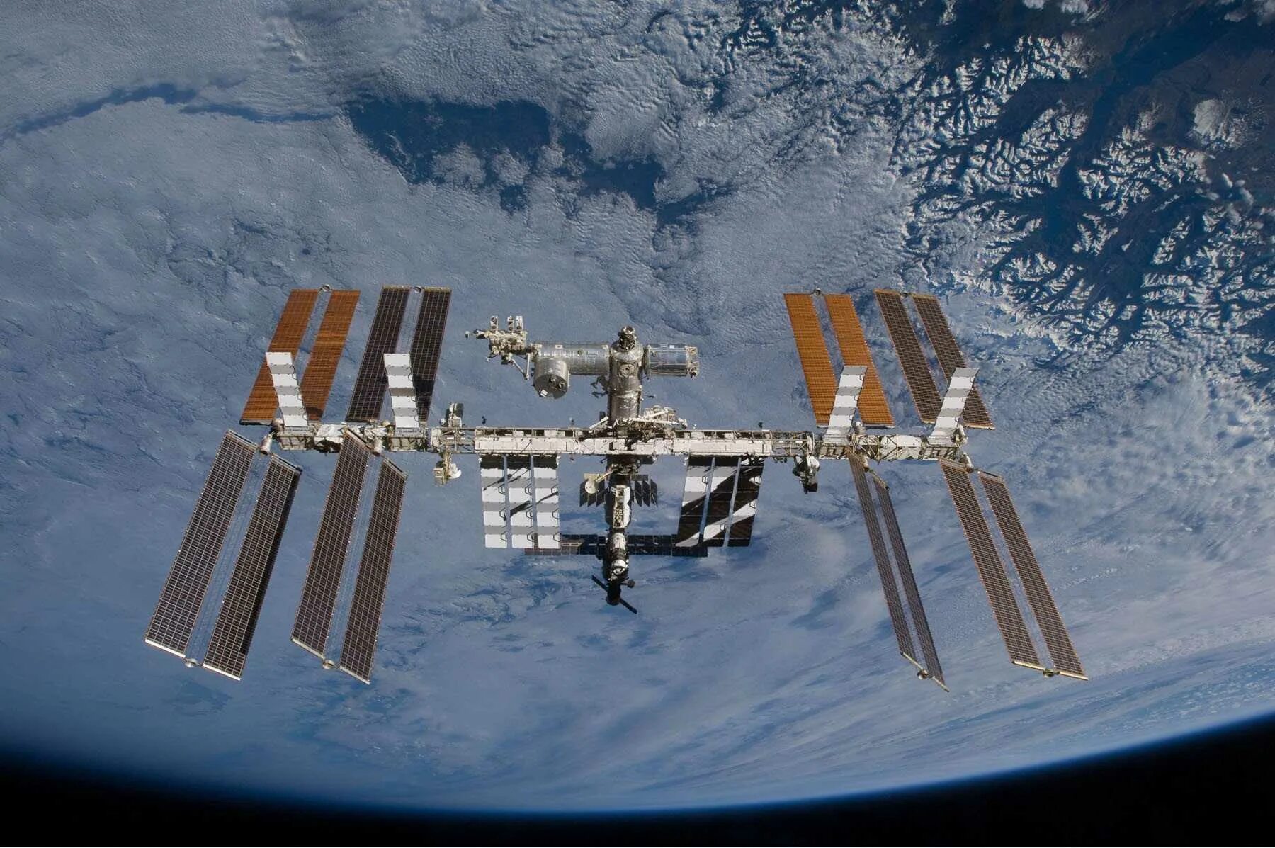 Сколько орбитальных станций в космосе. Космическая станция. МКС. Международная Космическая станция. Международная Космическая станция мир.