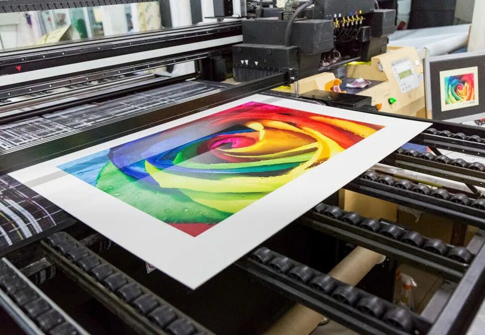 Широкоформатная уф печать. Уф принтер epson 1800. Ультрафиолетовая печать. Широкоформатная печать на пластике. Ультрафиолетовая печать.